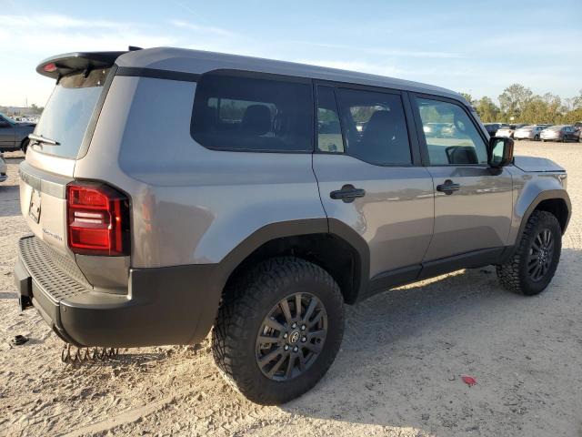 JTEABFAJ1RK004452 - 2024 TOYOTA LAND CRUIS BASE Brązowy zdjęcie 3