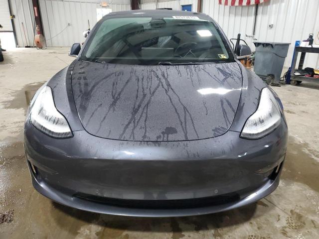5YJ3E1EB4JF087354 - 2018 TESLA MODEL 3 ნაცრისფერი ფოტო 5
