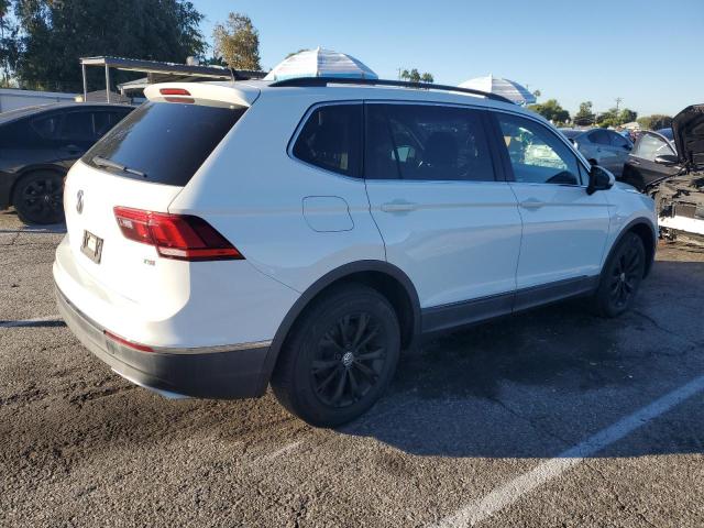 3VV3B7AX0JM159628 - 2018 VOLKSWAGEN TIGUAN SE WHITE photo 3