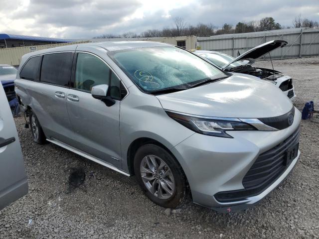 5TDKRKEC3MS017052 - 2021 TOYOTA SIENNA LE SILVER photo 4