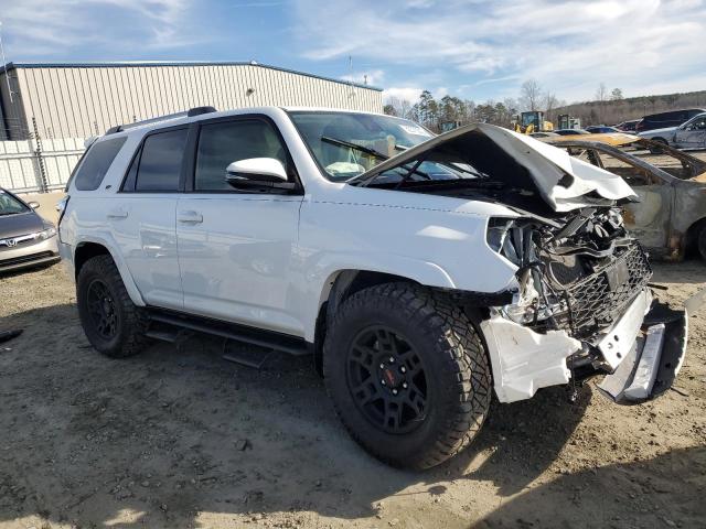 JTEFU5JR7P5279299 - 2023 TOYOTA 4RUNNER SR5 WHITE photo 4