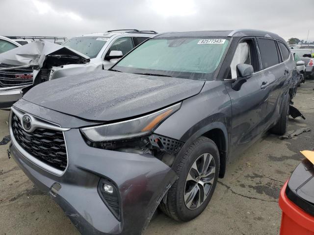 5TDGZRBH1MS066068 - 2021 TOYOTA HIGHLANDER XLE GRAY photo 1