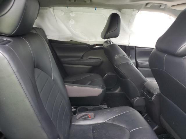 5TDGZRBH1MS066068 - 2021 TOYOTA HIGHLANDER XLE GRAY photo 11