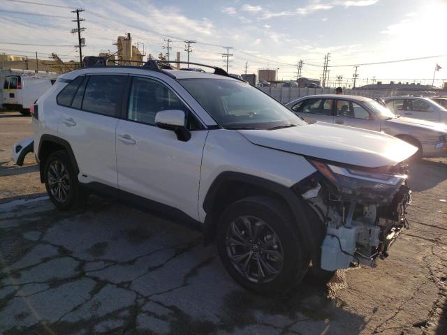 4T3B6RFV2NU072786 - 2022 TOYOTA RAV4 XLE PREMIUM WHITE photo 4