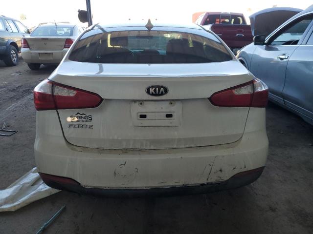 KNAFX4A63E5063701 - 2014 KIA FORTE LX WHITE photo 6