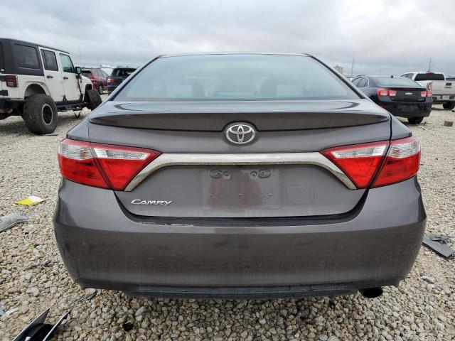 4T1BF1FK1HU690203 - 2017 TOYOTA CAMRY LE GRAY photo 6