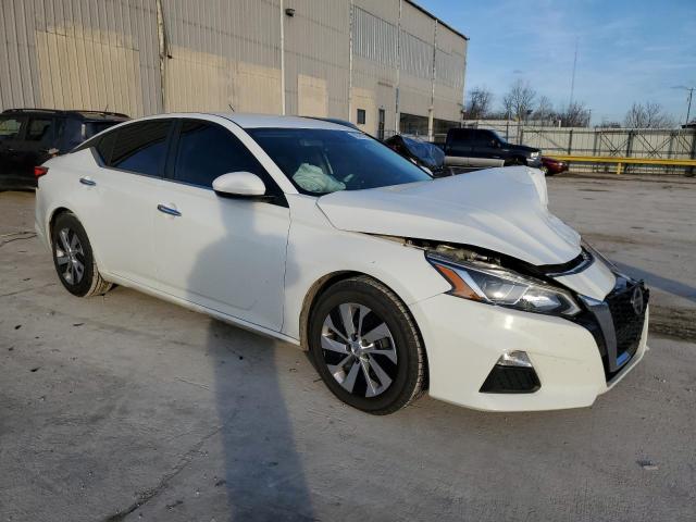 1N4BL4BV0KC237482 - 2019 NISSAN ALTIMA S WHITE photo 4