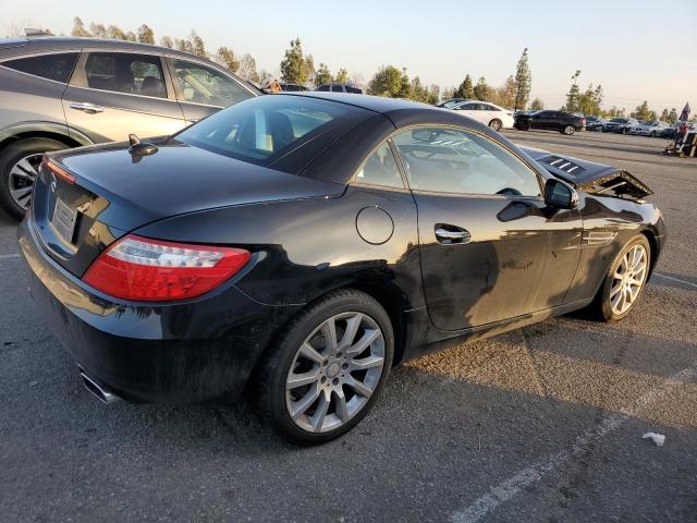 WDDPK3JA9GF123648 - 2016 MERCEDES-BENZ SLK 300 BLACK photo 3