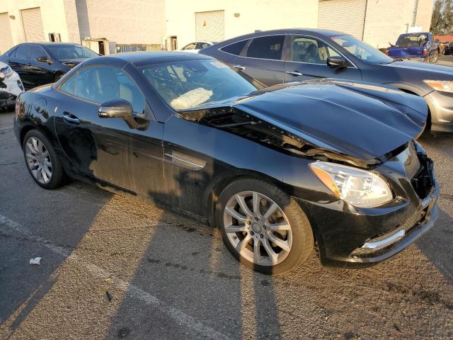 WDDPK3JA9GF123648 - 2016 MERCEDES-BENZ SLK 300 BLACK photo 4