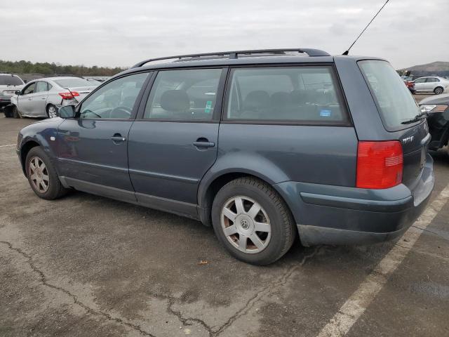 WVWKH63B51E000422 - 2001 VOLKSWAGEN PASSAT GLS 4MOTION BLUE photo 2