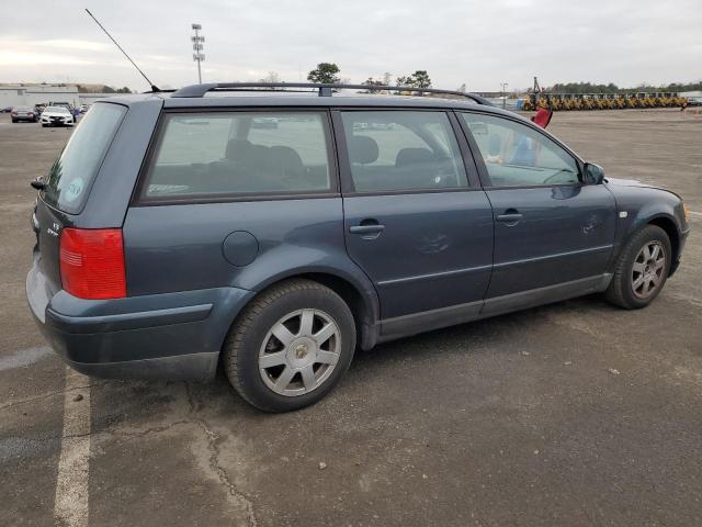 WVWKH63B51E000422 - 2001 VOLKSWAGEN PASSAT GLS 4MOTION BLUE photo 3