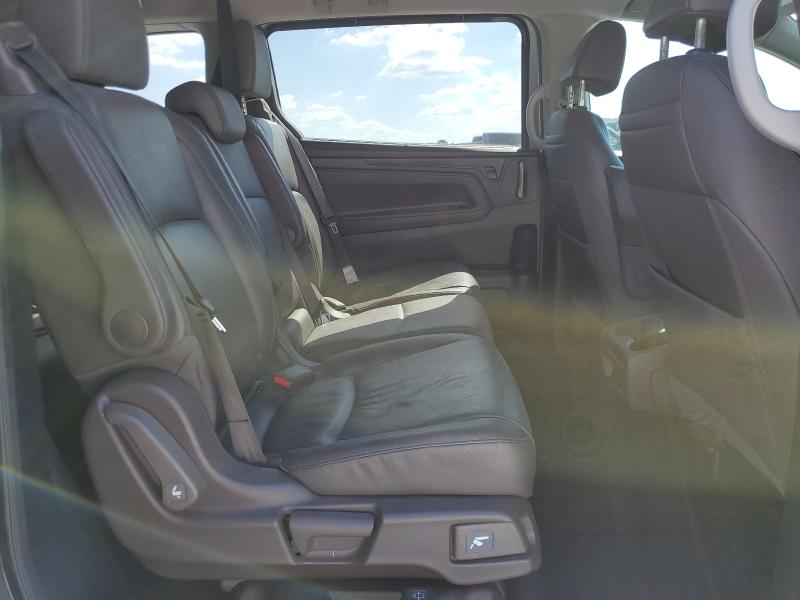 5FNRL6H80JB075540 - 2018 HONDA ODYSSEY TOURING SILVER photo 11