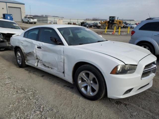 2C3CDXBG0EH342642 - 2014 DODGE CHARGER SE WHITE photo 4