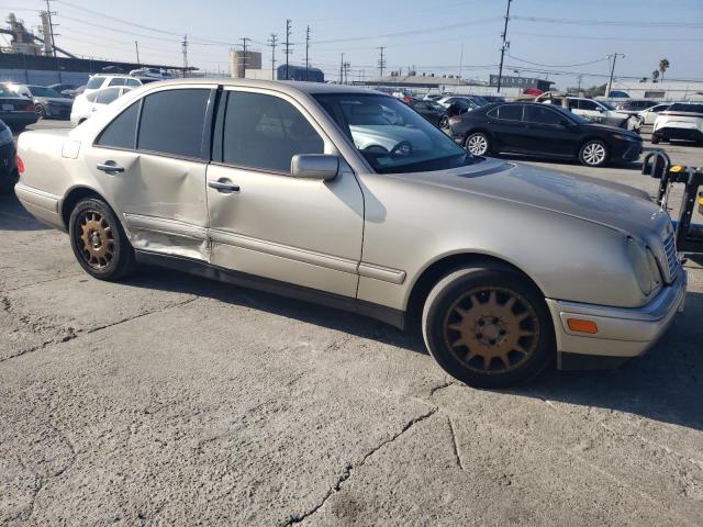 WDBJF65H9XA874886 - 1999 MERCEDES-BENZ E 320 ვერცხლისფერი ფოტო 4