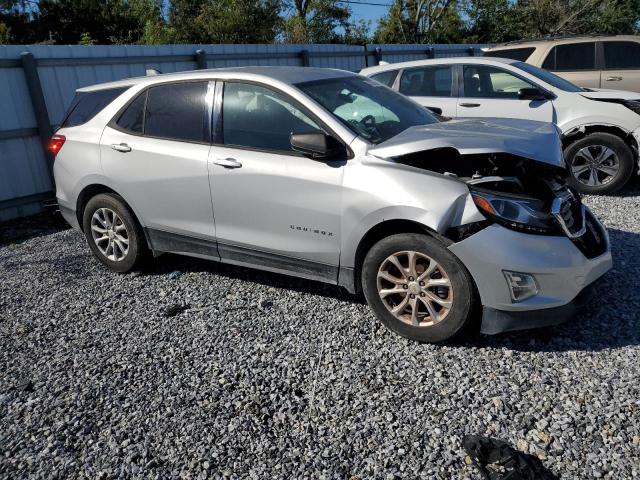 2GNAXHEV6J6342345 - 2018 CHEVROLET EQUINOX LS Silber Foto 4
