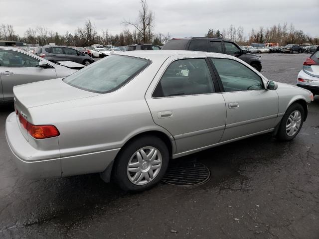 JT2BG22K710548747 - 2001 TOYOTA CAMRY CE SILVER photo 3