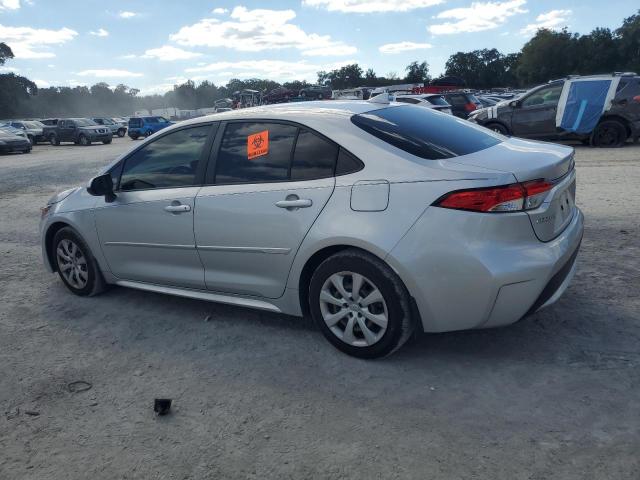 JTDEPRAE6LJ038153 - 2020 TOYOTA COROLLA LE SILVER photo 2