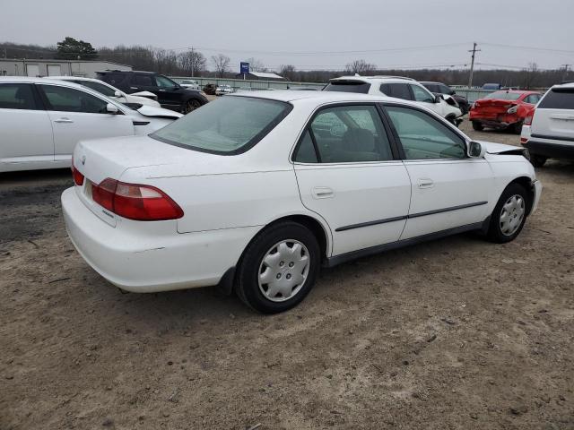 1HGCG5648WA113053 - 1998 HONDA ACCORD LX WHITE photo 3