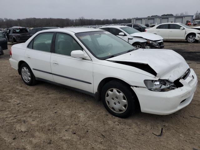 1HGCG5648WA113053 - 1998 HONDA ACCORD LX WHITE photo 4