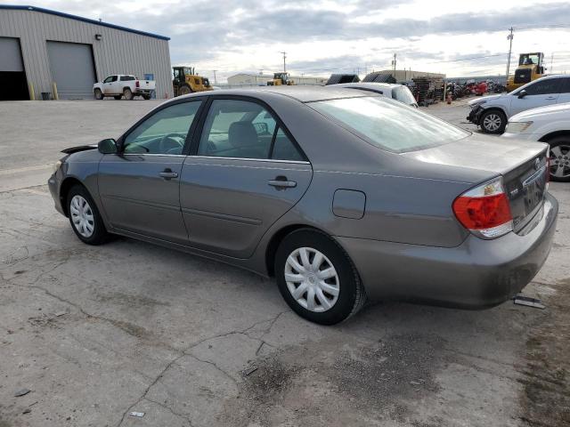 4T1BE32K05U543743 - 2005 TOYOTA CAMRY LE GRAY photo 2