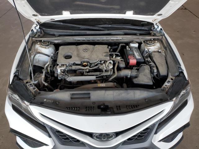 4T1T11AK2NU718869 - 2022 TOYOTA CAMRY SE თეთრი ფოტო 11