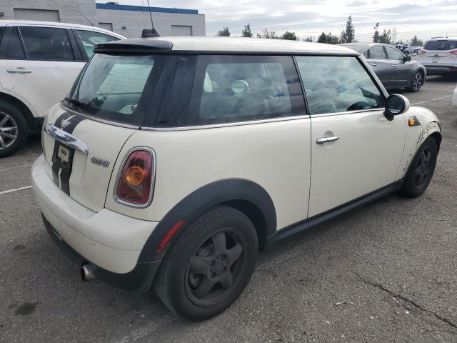 WMWMF33588TT67342 - 2008 MINI COOPER WHITE photo 3