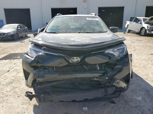 2T3ZFREV8JW462169 - 2018 TOYOTA RAV4 LE Սև լուսանկար 5