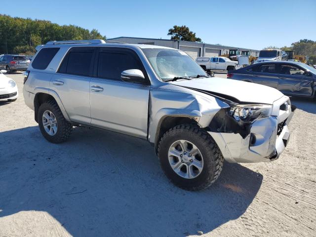 JTEBU5JR4F5220756 - 2015 TOYOTA 4RUNNER SR5/SR5 PREMIUM SILVER photo 4