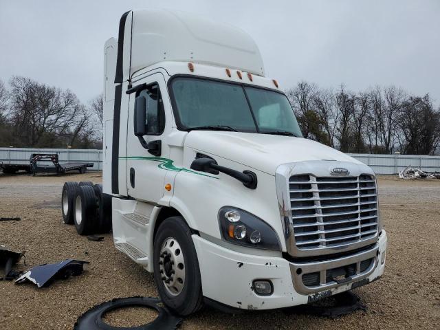 1FUJGBD90FLFY2656 - 2015 FREIGHTLINER CASCADIA 1 WHITE photo 1