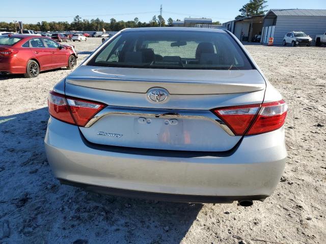 4T1BF1FK8GU585527 - 2016 TOYOTA CAMRY LE 银色 照片 6