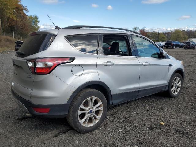 1FMCU9GD2JUC24956 - 2018 FORD ESCAPE SE Silber Foto 3