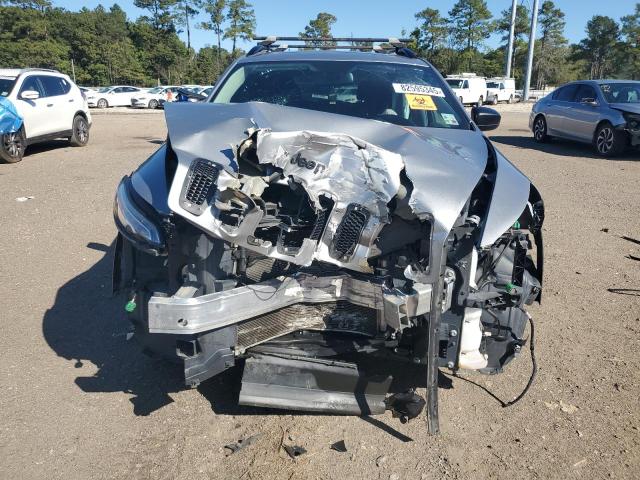 1C4PJLAB5HW578455 - 2017 JEEP CHEROKEE SPORT SILVER photo 5