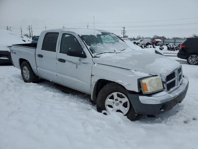 1D7HW48N25S236255 - 2005 DODGE DAKOTA QUAD SLT SILVER photo 4