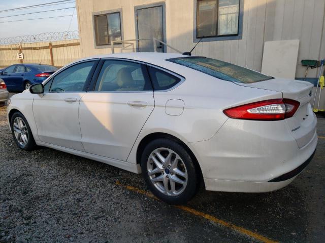 3FA6P0HD6FR305840 - 2015 FORD FUSION SE WHITE photo 2