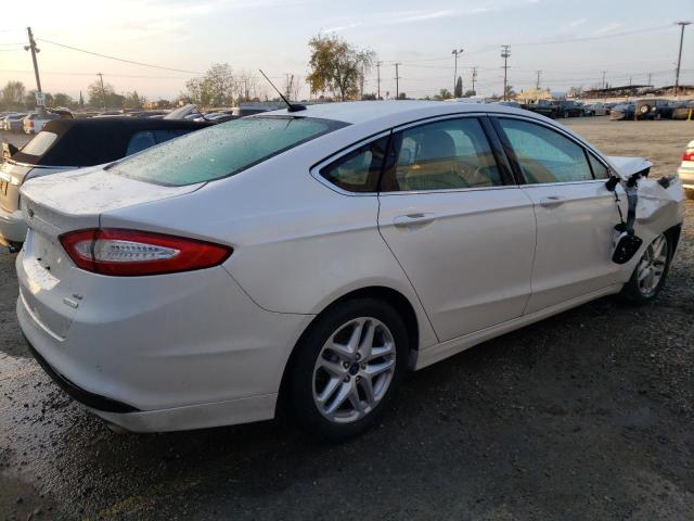 3FA6P0HD6FR305840 - 2015 FORD FUSION SE WHITE photo 3