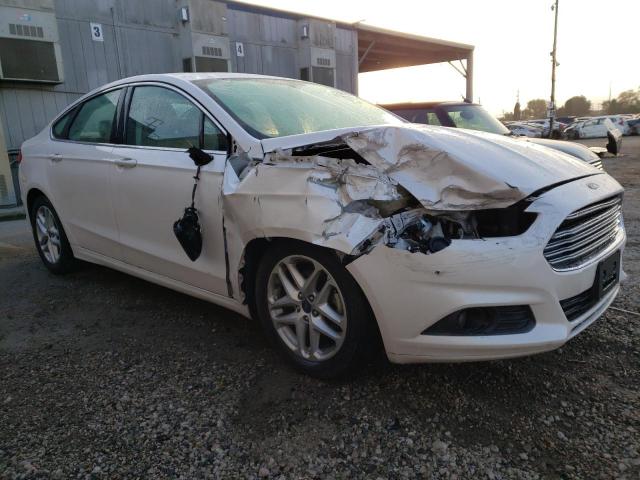 3FA6P0HD6FR305840 - 2015 FORD FUSION SE WHITE photo 4