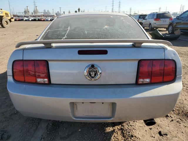 1ZVHT80N275270751 - 2007 FORD MUSTANG SILVER photo 6