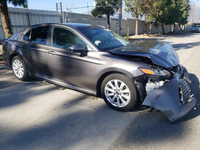 4T1B11HK5JU009154 - 2018 TOYOTA CAMRY L GRAY photo 4