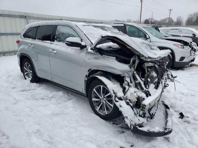 5TDJZRFH7HS431424 - 2017 TOYOTA HIGHLANDER SE SILVER photo 4