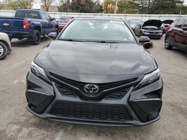 4T1T11AK8NU657673 - 2022 TOYOTA CAMRY SE 黑色 照片 5