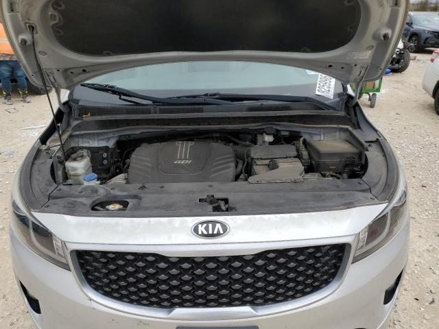 KNDMC5C19G6182587 - 2016 KIA SEDONA EX SILVER photo 12