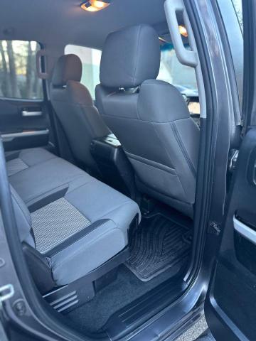 5TFUW5F16HX664352 - 2017 TOYOTA TUNDRA DOUBLE CAB SR/SR5 GRAY photo 6