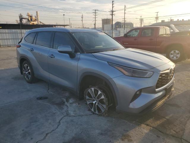 5TDHZRAH9NS116819 - 2022 TOYOTA HIGHLANDER XLE BLUE photo 4
