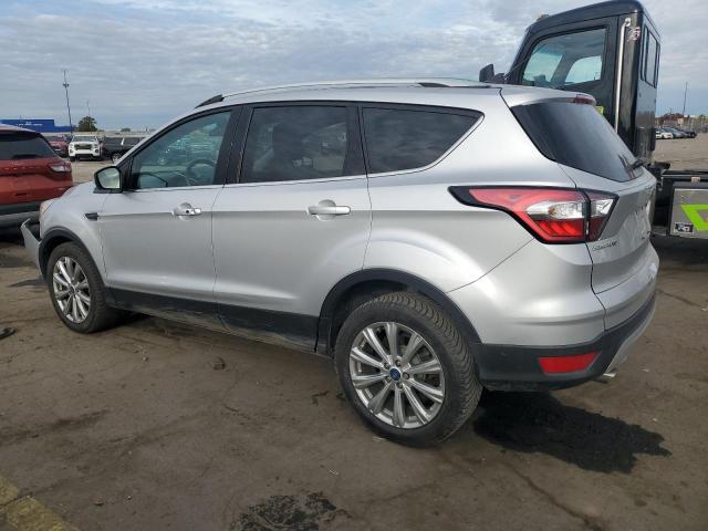 1FMCU9J92JUC69268 - 2018 FORD ESCAPE TITANIUM SILVER photo 2