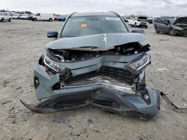 2T3W1RFV8KC017238 - 2019 TOYOTA RAV4 XLE GRAY photo 5