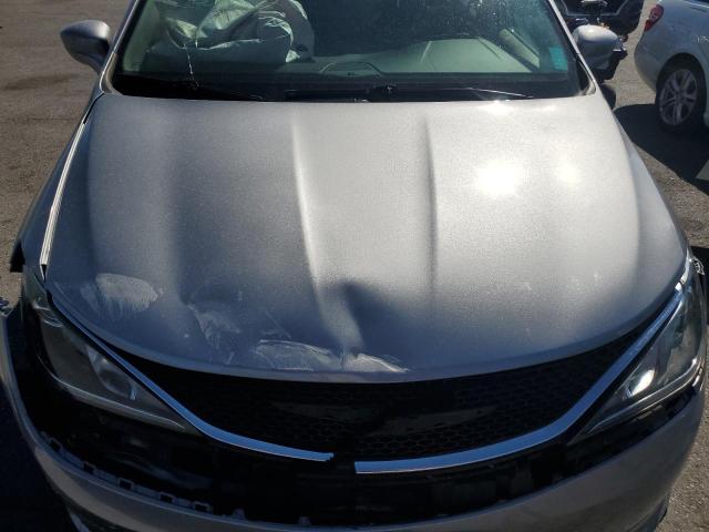 2C4RC1FGXJR365558 - 2018 CHRYSLER PACIFICA TOURING PLUS Srebrny zdjęcie 12