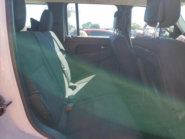 1C4PJMAK7CW120043 - 2012 JEEP LIBERTY SPORT WHITE photo 10