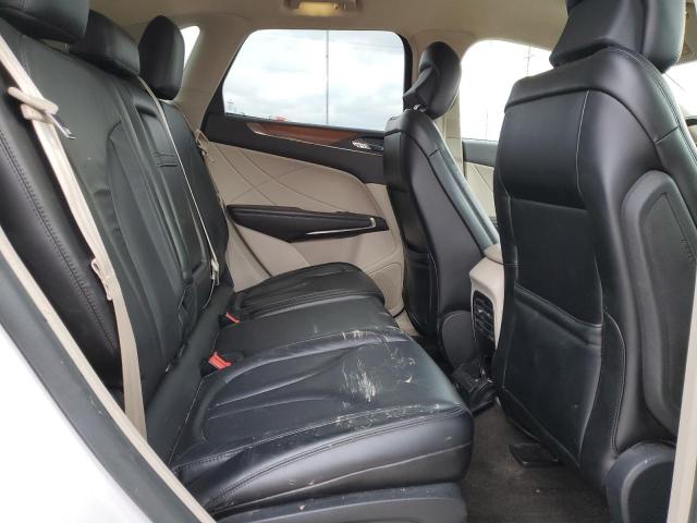 5LMTJ2DH1HUL41104 - 2017 LINCOLN MKC SELECT WHITE photo 11