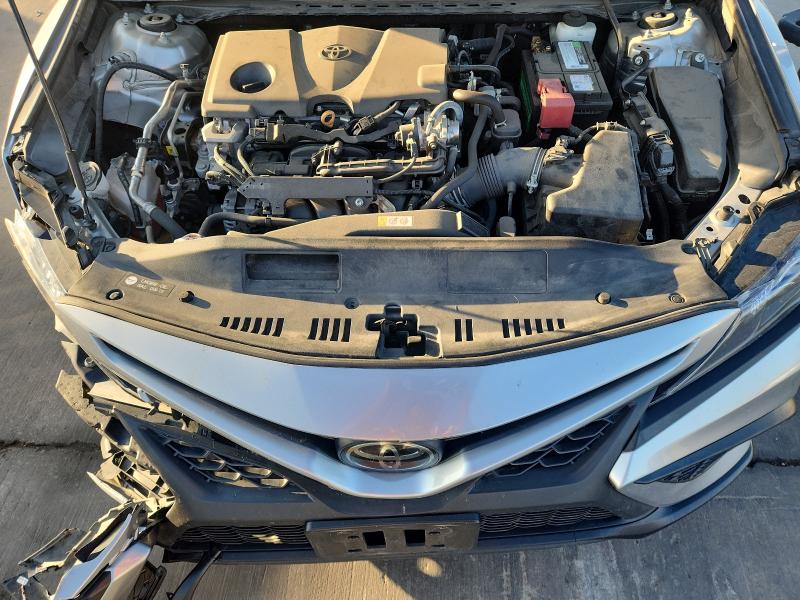 4T1G11AK8NU661868 - 2022 TOYOTA CAMRY SE SILVER photo 11