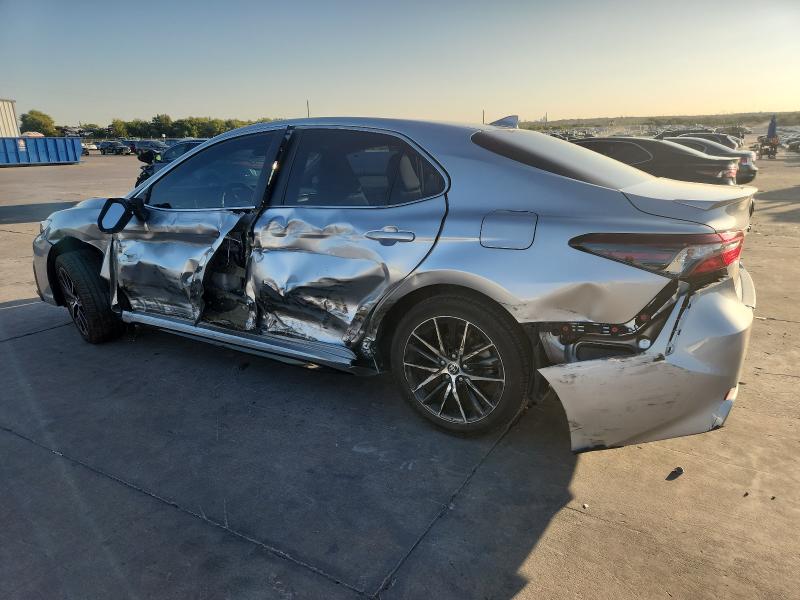 4T1G11AK8NU661868 - 2022 TOYOTA CAMRY SE SILVER photo 2